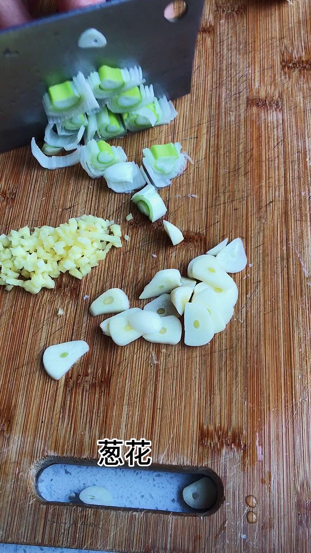 蒜薹炒雞絲的做法-家常味炒菜譜