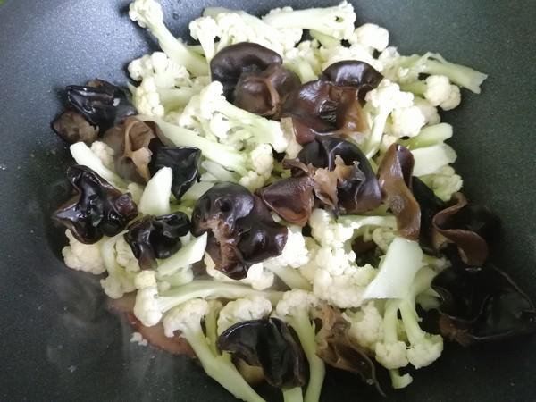 菜花木耳炒臘肉的做法-家常味炒菜譜