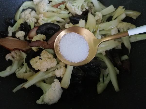 菜花木耳炒臘肉的做法-家常味炒菜譜