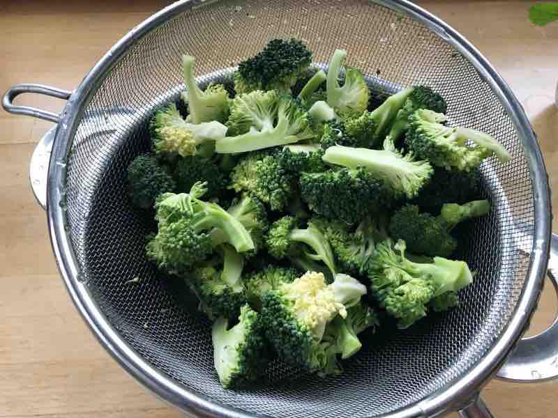 鱒魚簡餐的做法-家常味煎菜譜