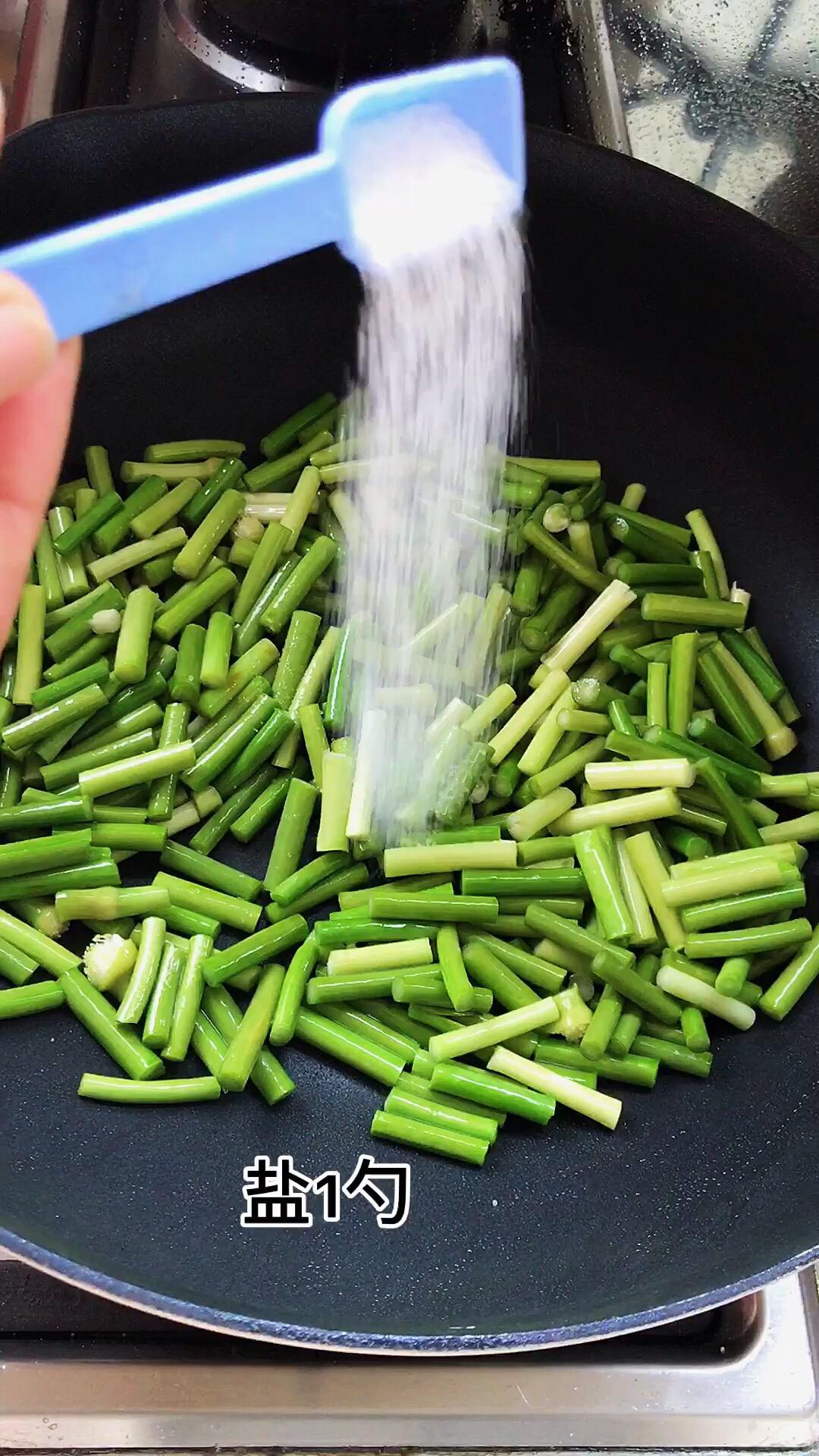 蒜薹炒雞絲的做法-家常味炒菜譜