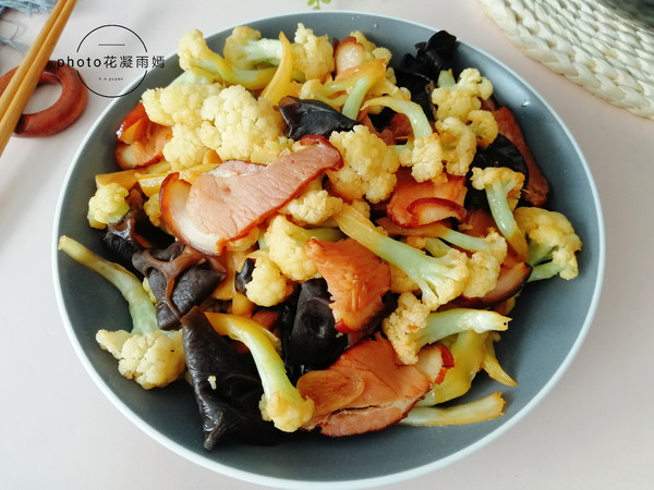 菜花木耳炒臘肉的做法-家常味炒菜譜