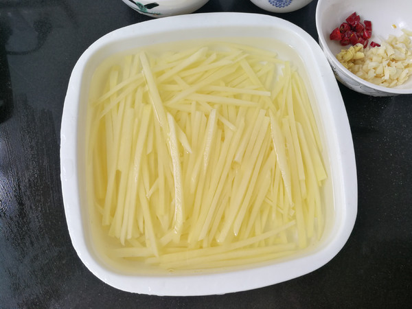 香脆醋溜土豆絲的做法-家常味炒菜譜
