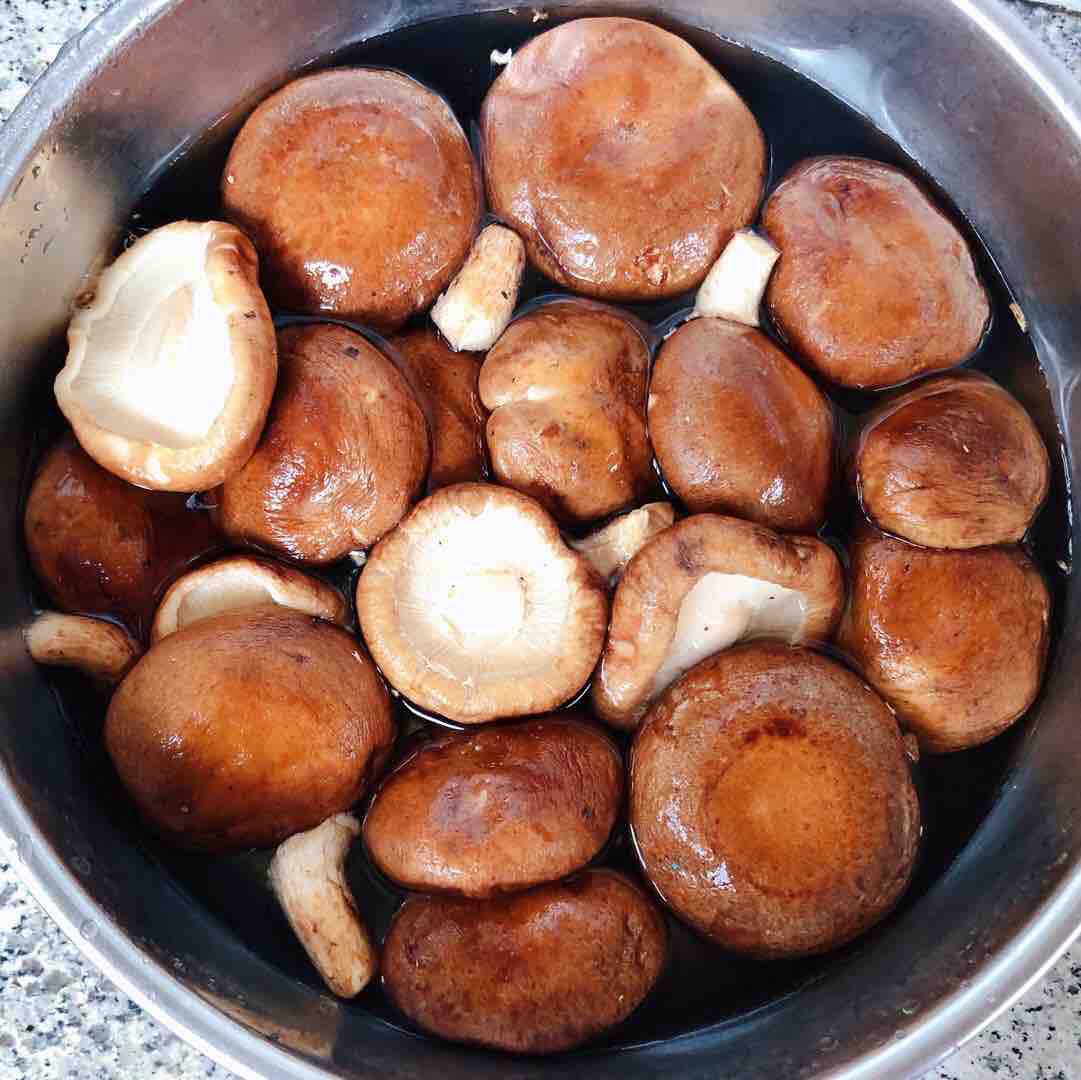 香菇蒸鵪鶉蛋的做法-咸鮮味蒸菜譜