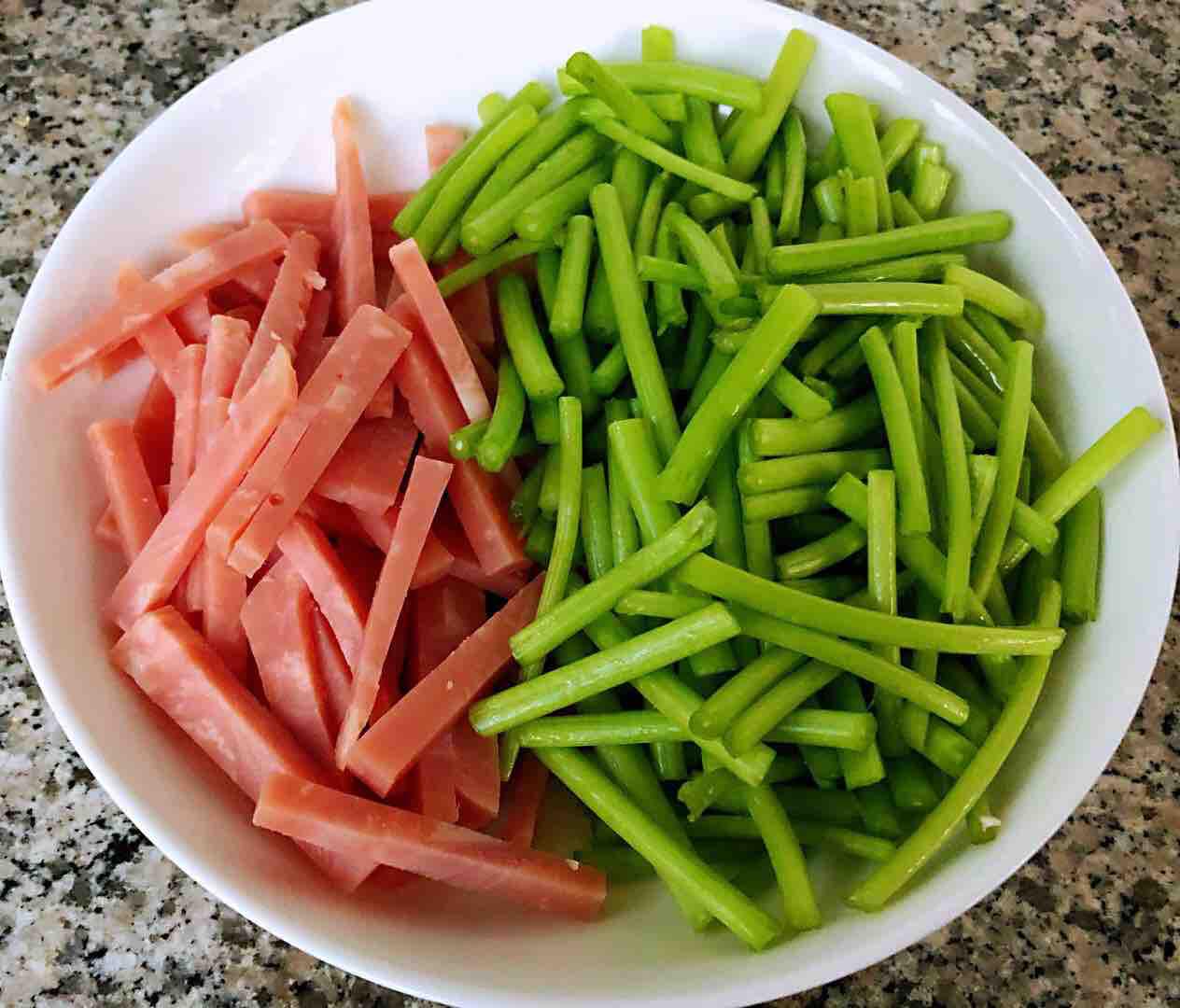 豆芽茼蒿火腿炒粉條的做法-家常味炒菜譜