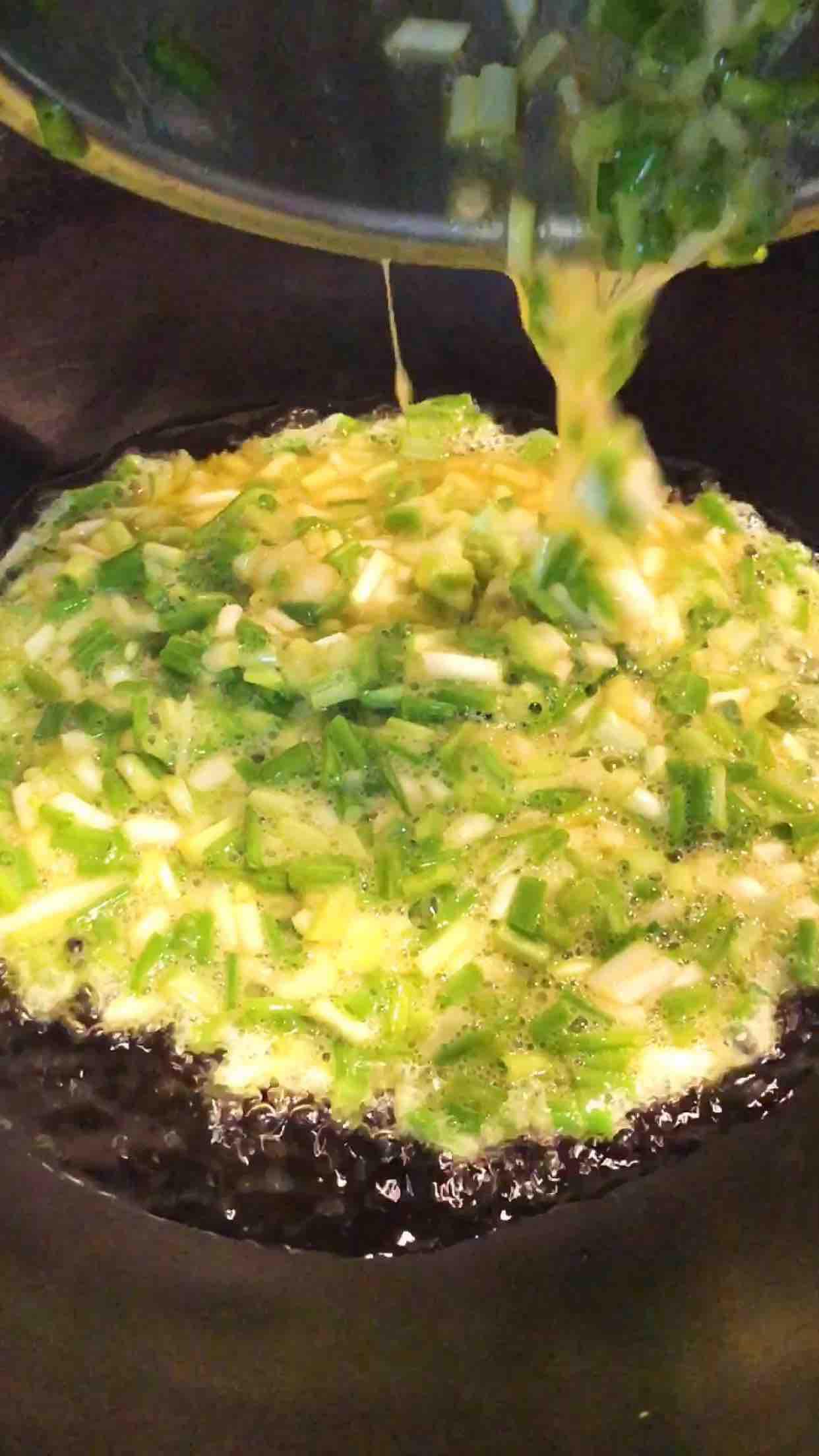 小蔥炒雞蛋的做法-蒜香味炒菜譜