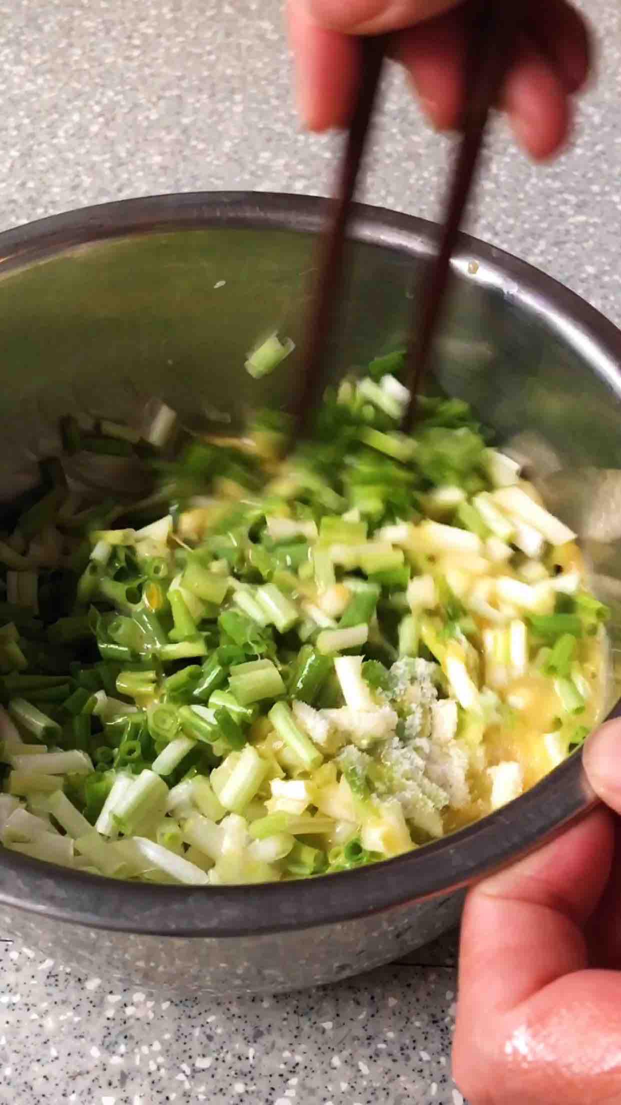 小蔥炒雞蛋的做法-蒜香味炒菜譜