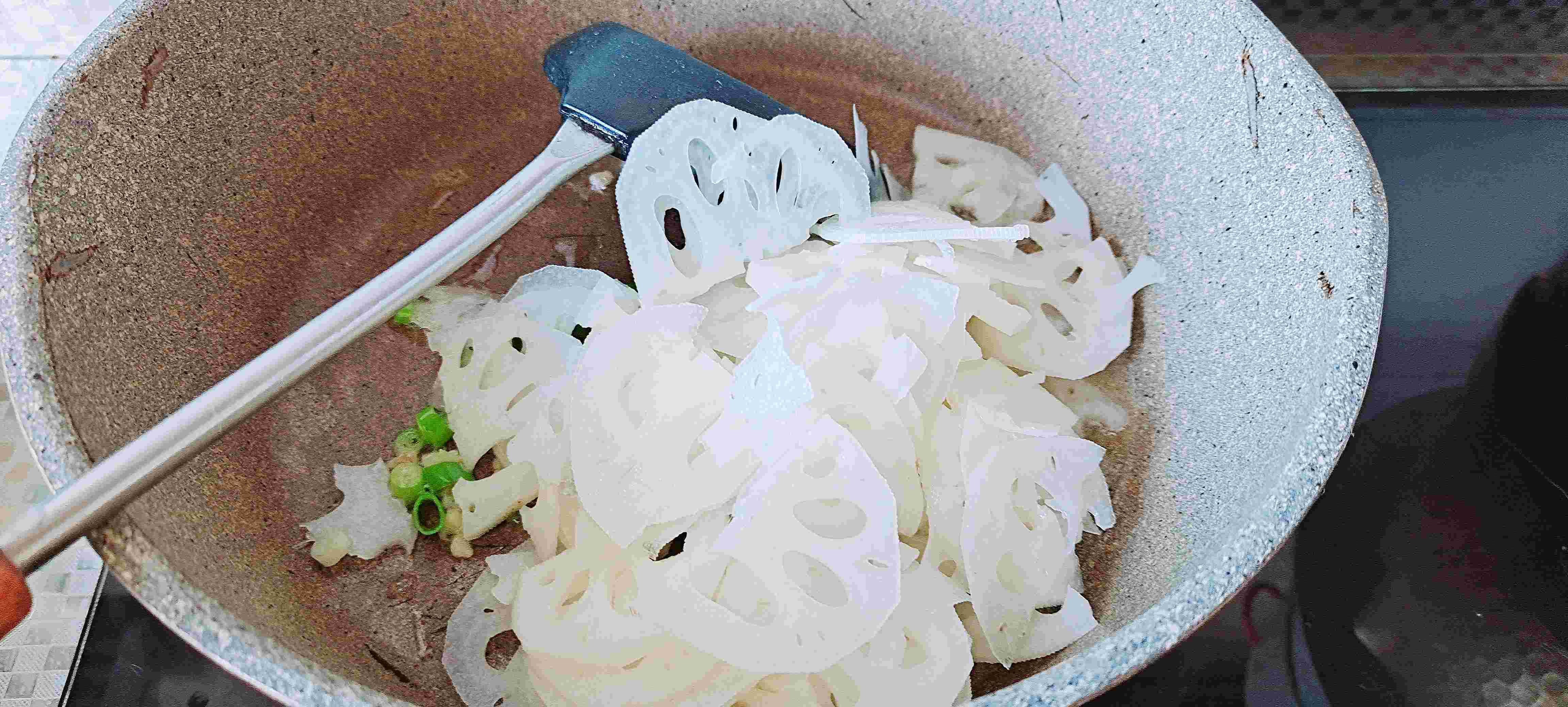 秋冬家常菜…家常小炒藕片的做法-酸辣味炒菜譜