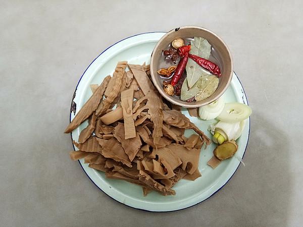 筍干燜雞塊的做法-咸鮮味燒菜譜