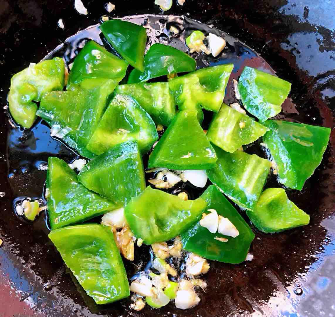 青椒洋蔥炒豬肝的做法-家常味炒菜譜