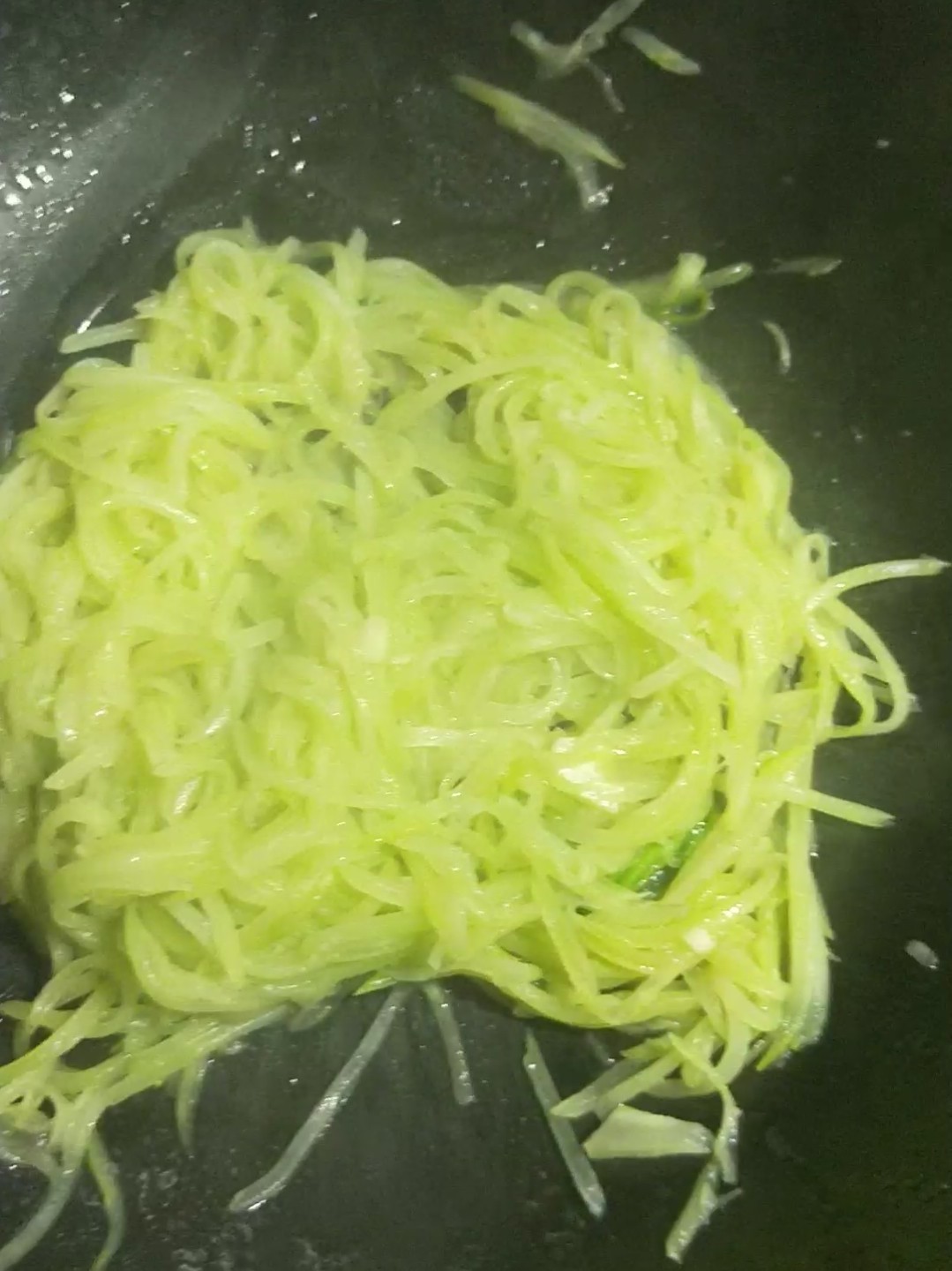 蒜香萵筍絲的做法-家常味炒菜譜