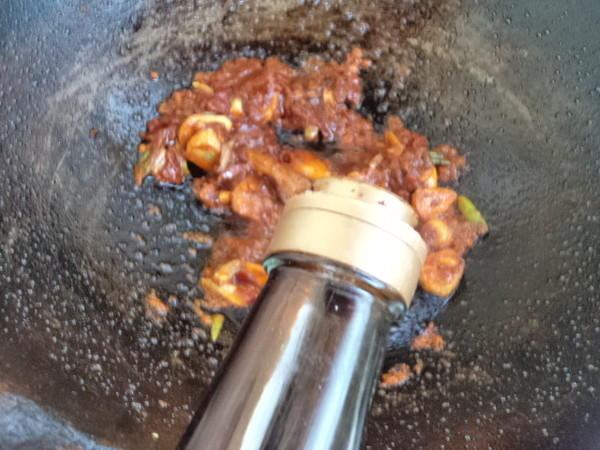 豆腐燒鯽魚的做法-咸鮮味燒菜譜