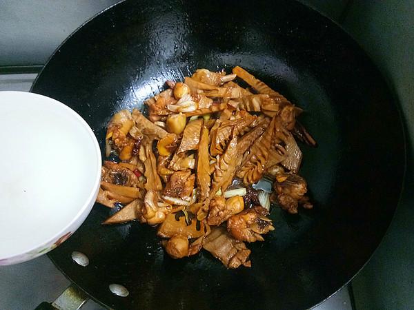 筍干燜雞塊的做法-咸鮮味燒菜譜
