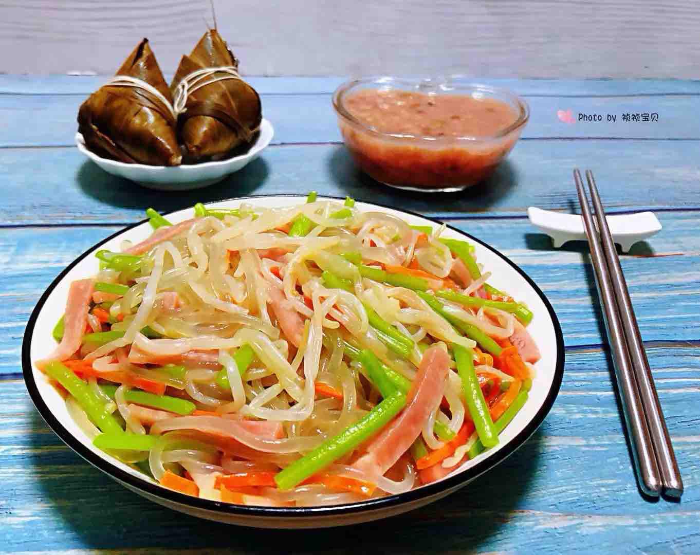 豆芽茼蒿火腿炒粉條的做法-家常味炒菜譜