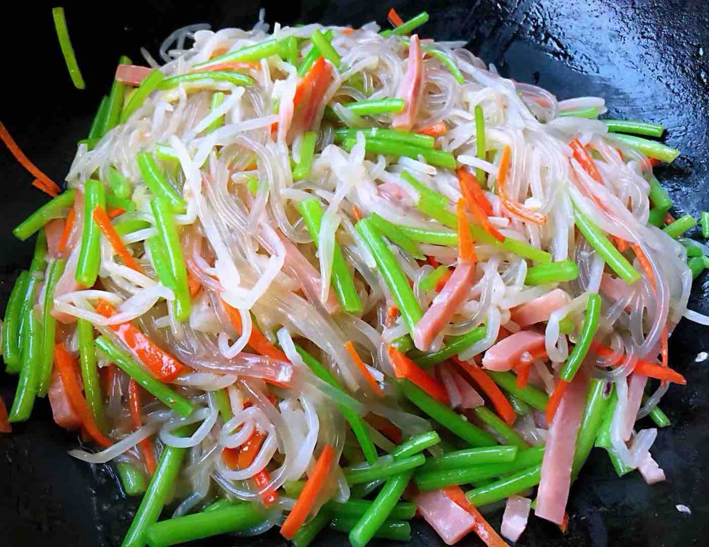 豆芽茼蒿火腿炒粉條的做法-家常味炒菜譜