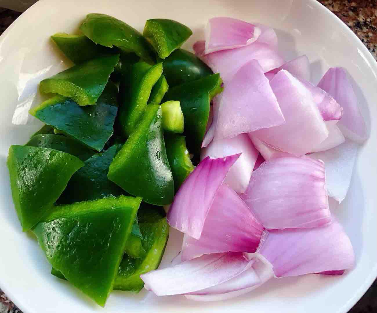 青椒洋蔥炒豬肝的做法-家常味炒菜譜