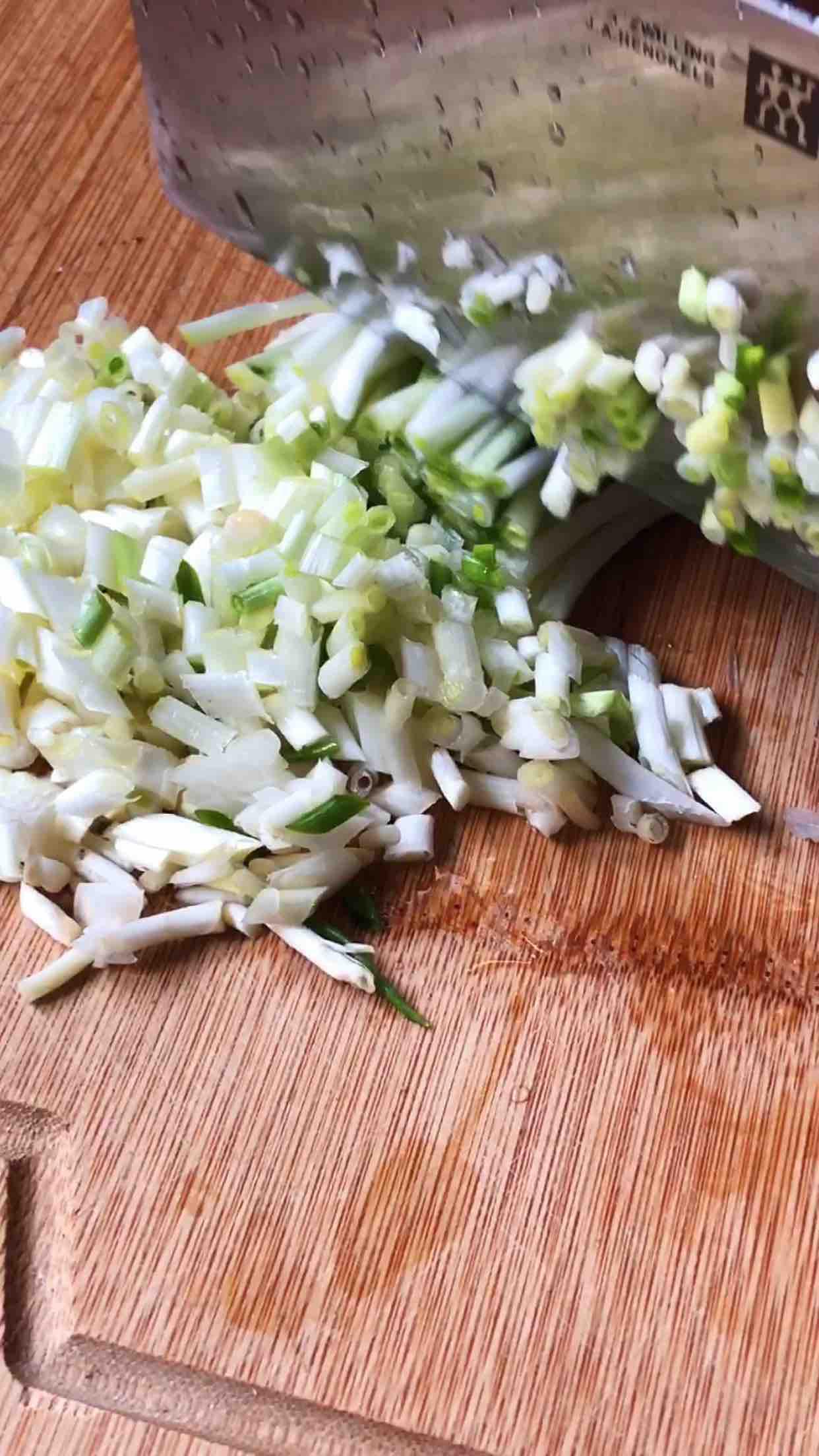 小蔥炒雞蛋的做法-蒜香味炒菜譜