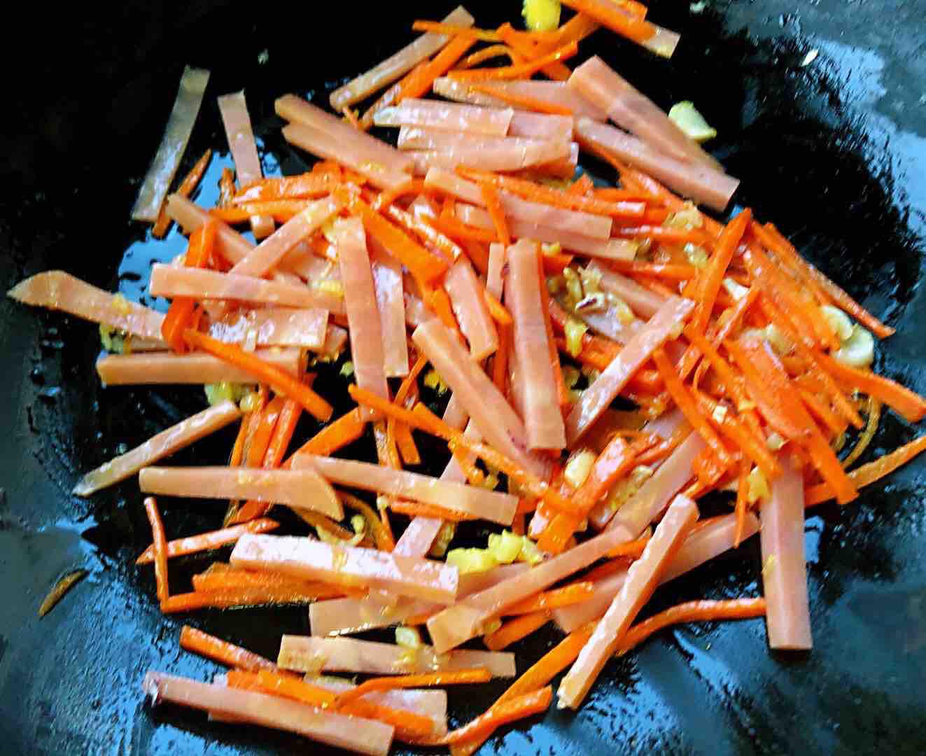 豆芽茼蒿火腿炒粉條的做法-家常味炒菜譜