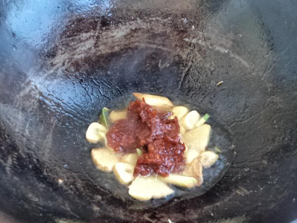 豆腐燒鯽魚的做法-咸鮮味燒菜譜