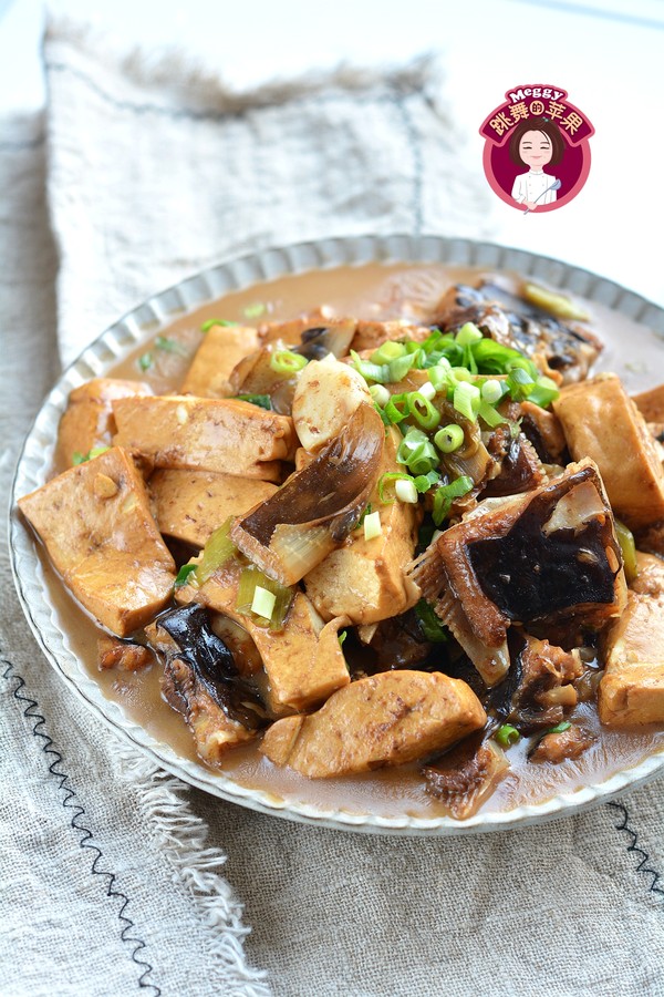 老板魚燉豆腐的做法-蒜香味燉菜譜