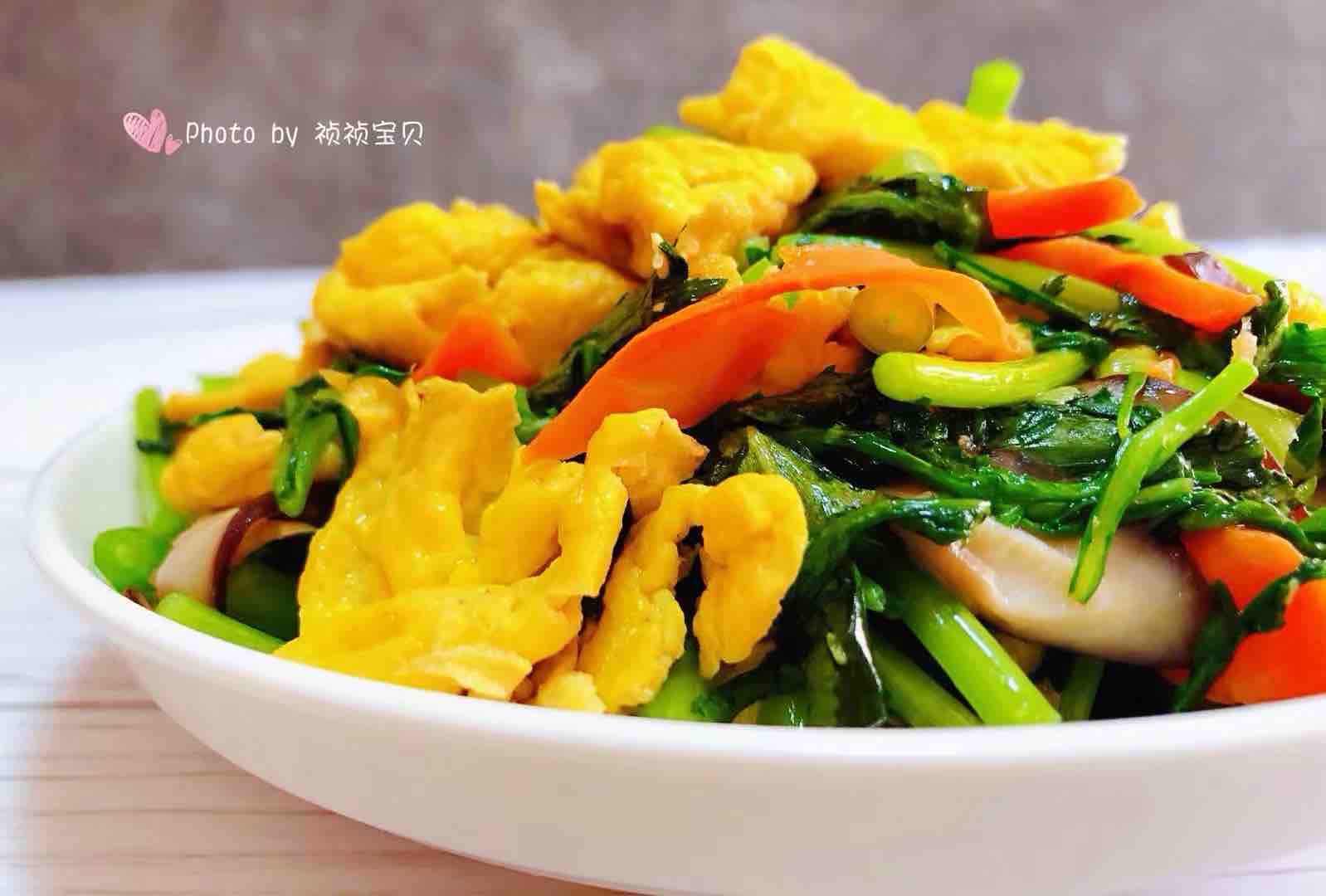 茼蒿炒雞蛋香菇胡蘿卜的做法-家常味炒菜譜
