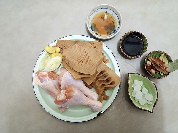 筍干燜雞塊的做法-咸鮮味燒菜譜
