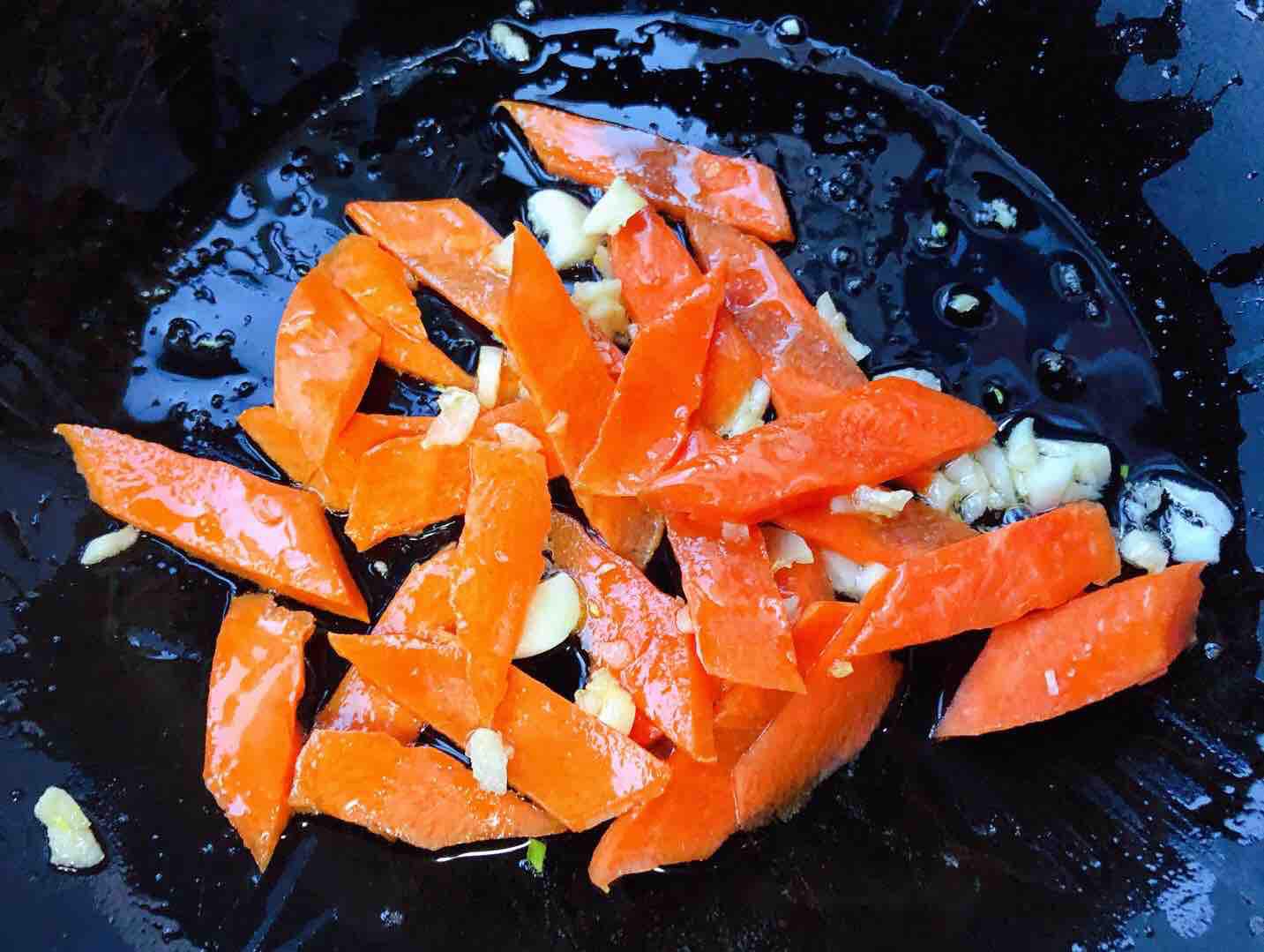 菠菜木耳炒雞蛋的做法-家常味炒菜譜