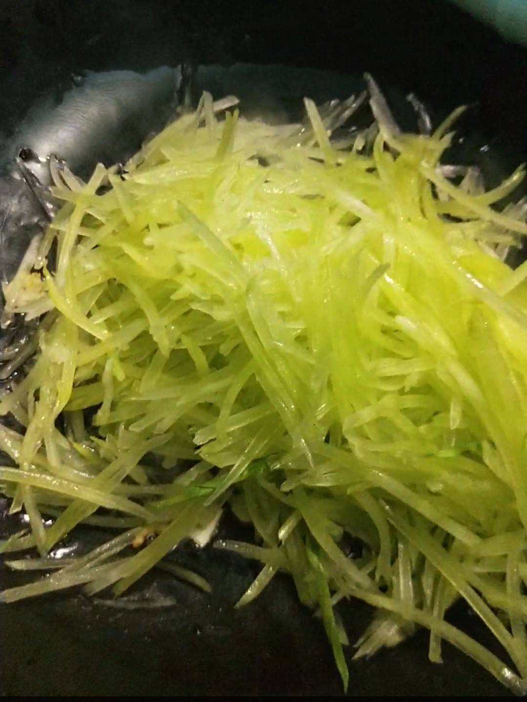 蒜香萵筍絲的做法-家常味炒菜譜