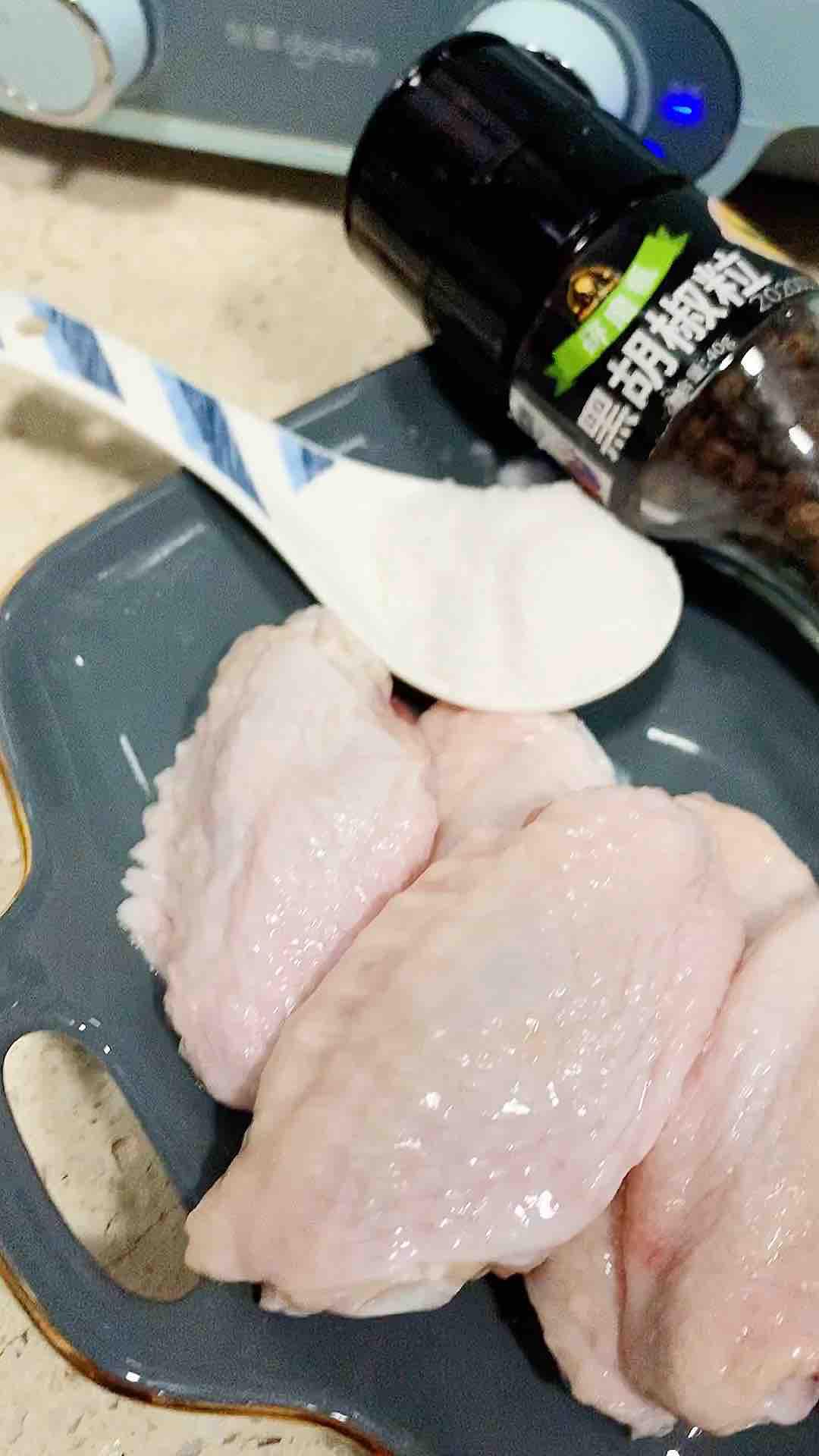 干煎翅中的做法-黑椒味煎菜譜