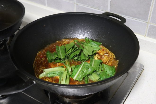 荷包蛋燜面的做法-家常味煮菜譜