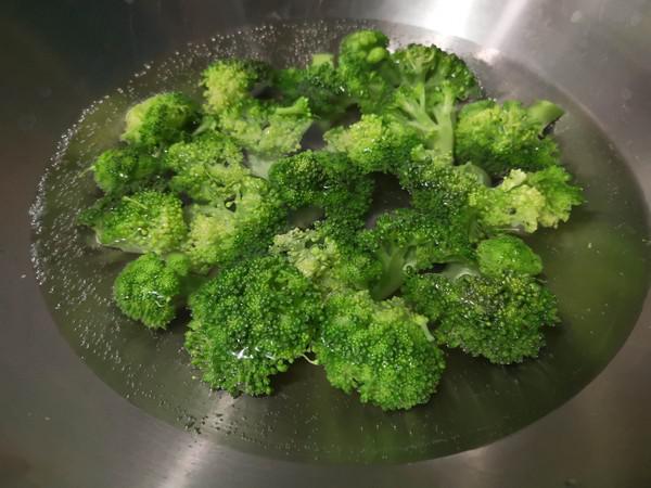 西蘭花蝦仁的做法-家常味炒菜譜