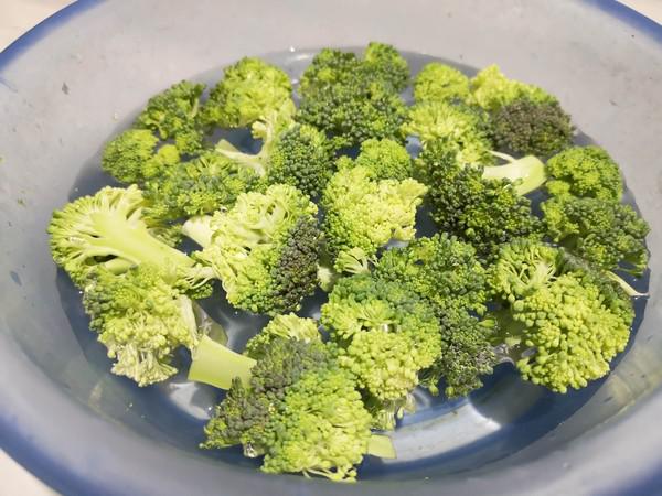 西蘭花蝦仁的做法-家常味炒菜譜