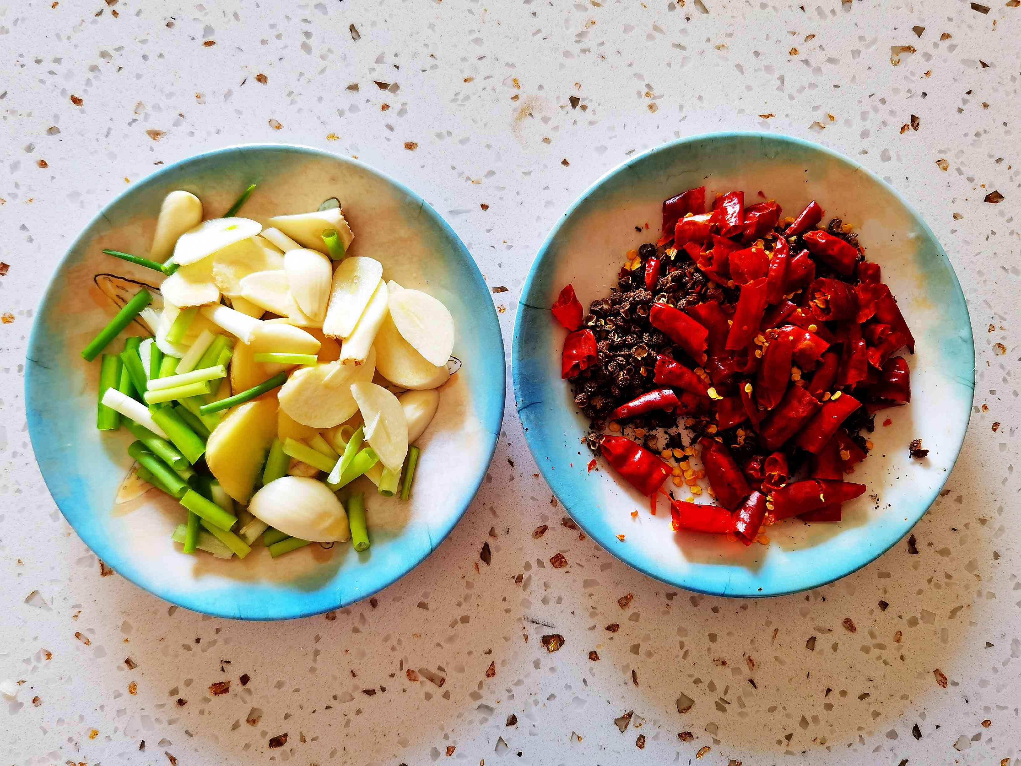 3斤蝦尾炒1大盤，麻辣鮮香下酒又下飯的做法-香辣味炒菜譜