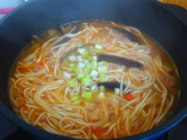 西紅柿茄子面的做法-咸鮮味煮菜譜