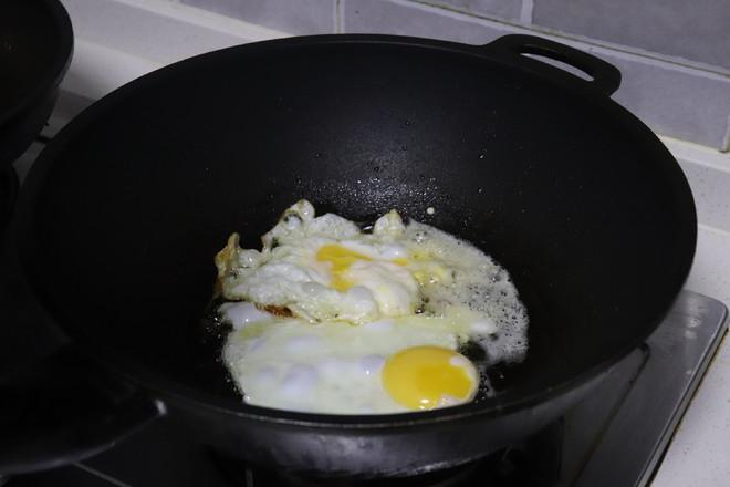 荷包蛋燜面的做法-家常味煮菜譜