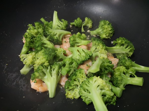 西蘭花蝦仁的做法-家常味炒菜譜