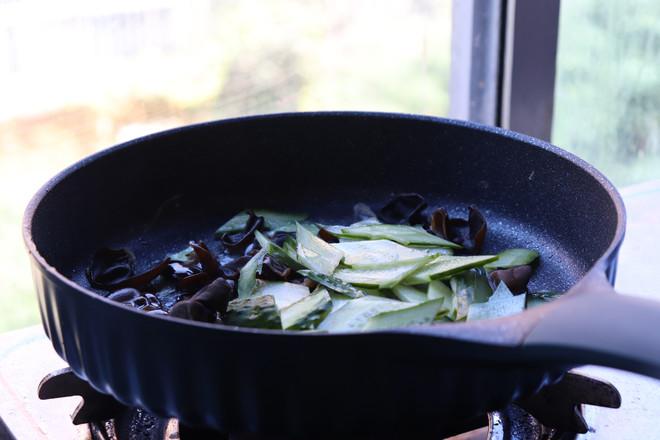 黃瓜木須炒雞蛋的做法-家常味炒菜譜