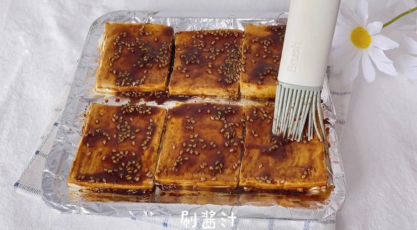 2塊錢的豆腐這么做，比肉還下飯的做法-醬香味烤菜譜