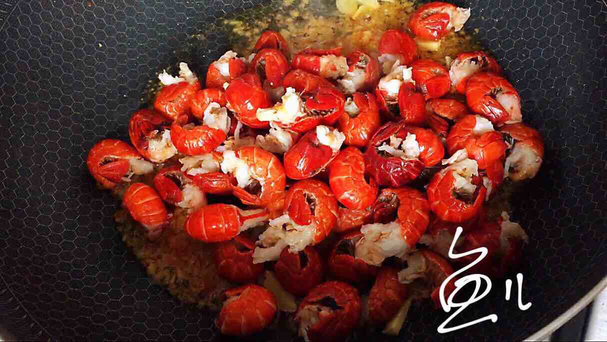 蒜香小龍蝦的做法-咸鮮味煮菜譜