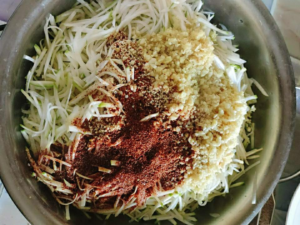 涼拌芥菜絲的做法-香辣味拌菜譜