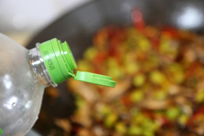 香辣毛豆米炒小魚(yú)干的做法-家常味炒菜譜