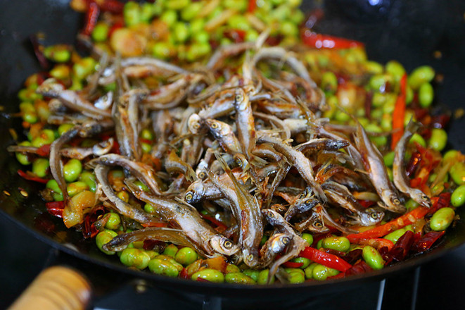 香辣毛豆米炒小魚(yú)干的做法-家常味炒菜譜