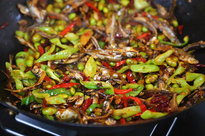 香辣毛豆米炒小魚(yú)干的做法-家常味炒菜譜