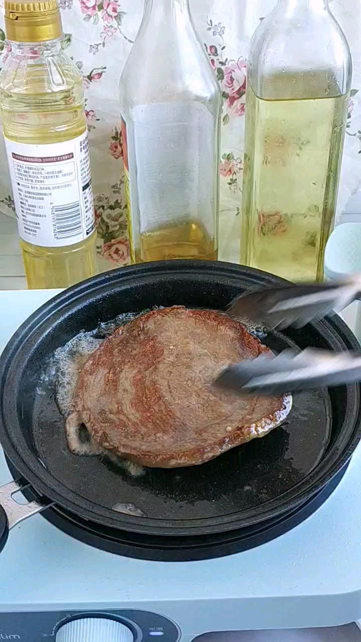 快手好吃的牛排，來了！的做法-家常味煎菜譜