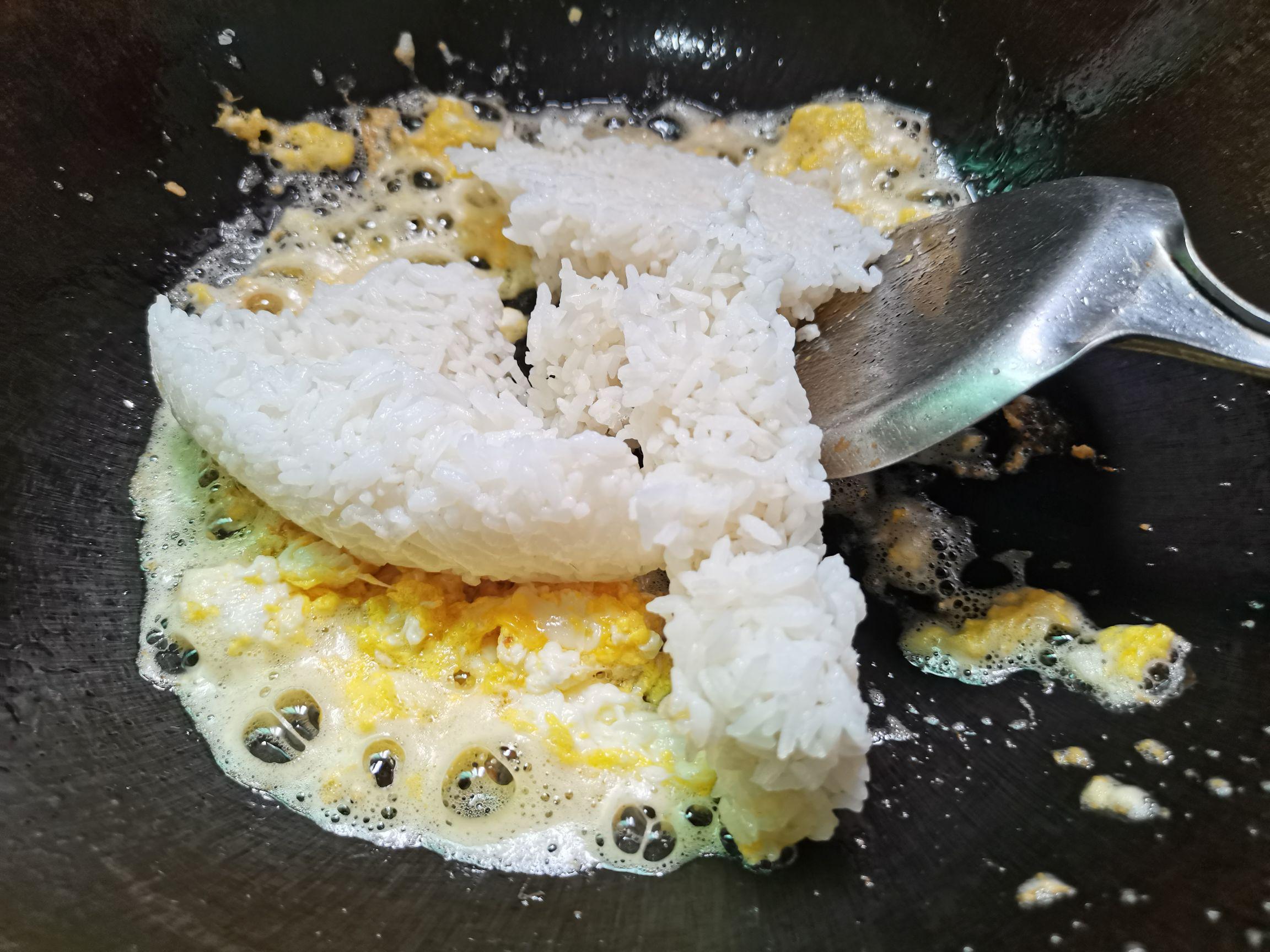 小白菜蛋炒飯的做法-家常味炒菜譜