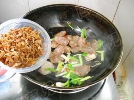 苦瓜干炒臘腸的做法-家常味炒菜譜