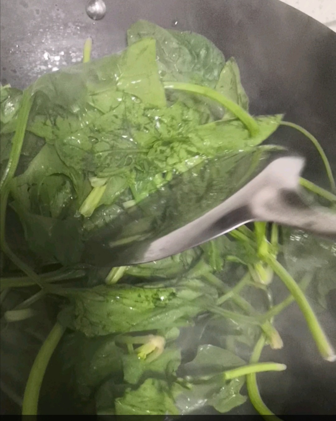 蒜香菠菜的做法-蒜香味炒菜譜