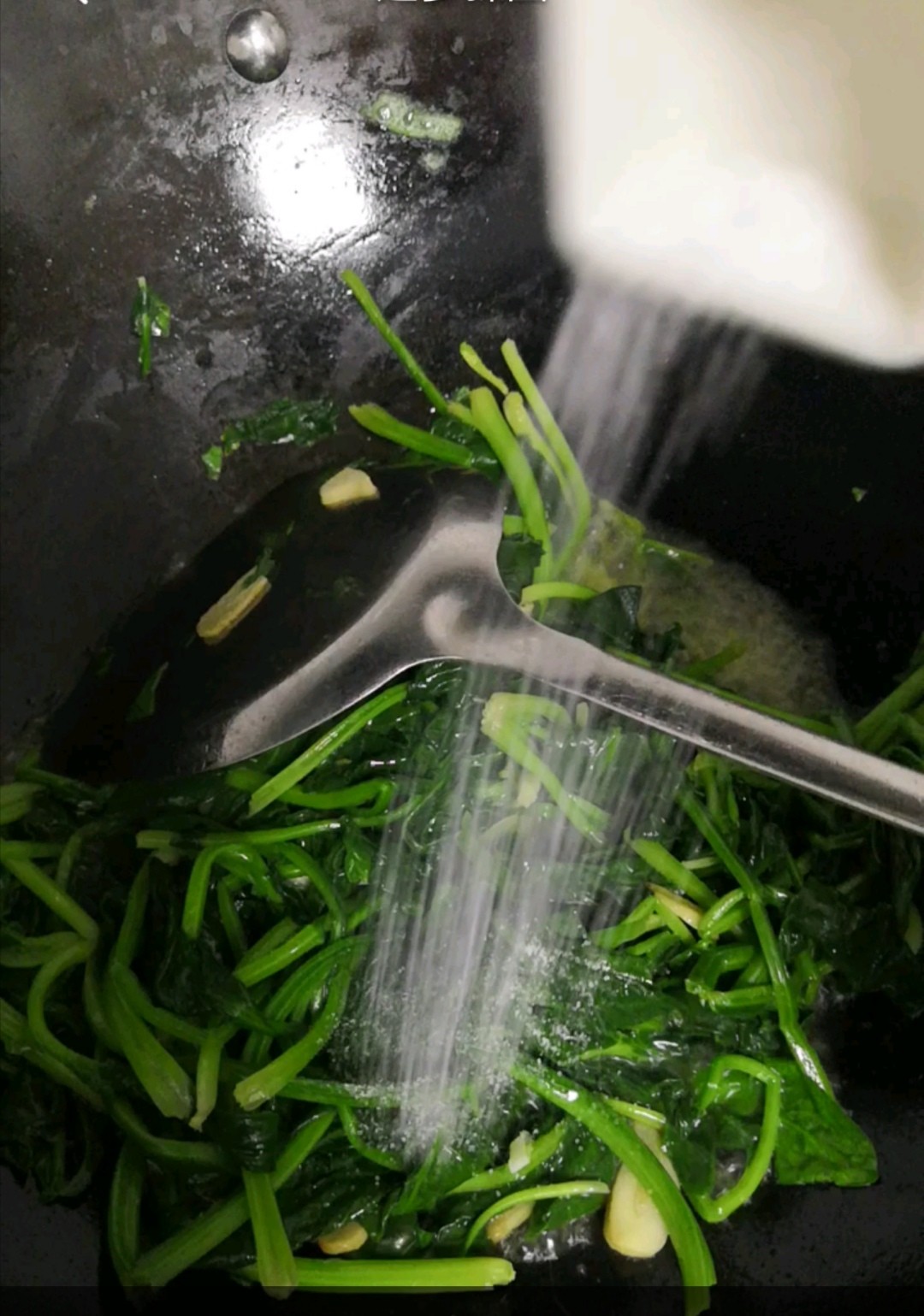 蒜香菠菜的做法-蒜香味炒菜譜