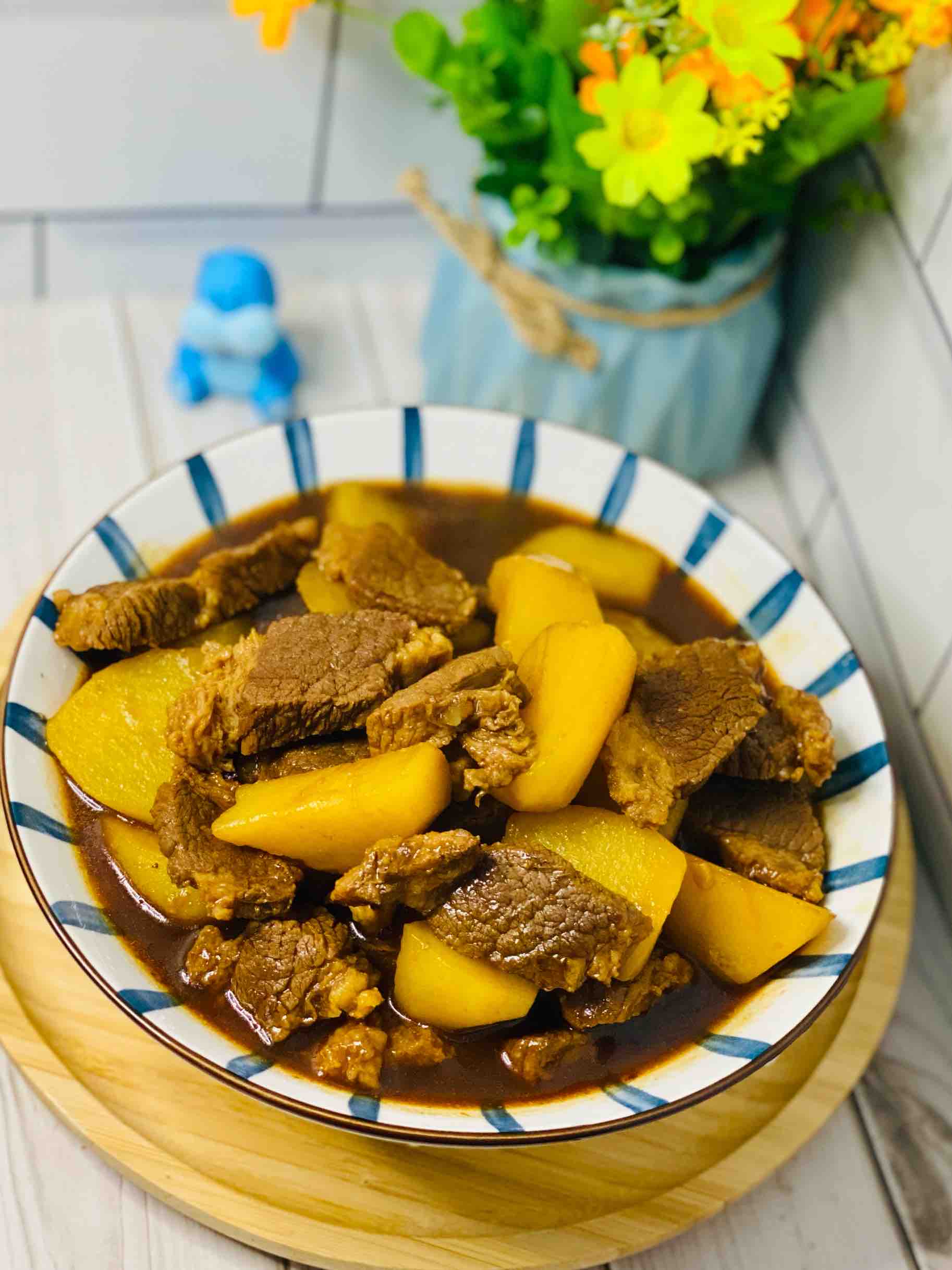 爆香紅燒牛肉燜土豆,這樣煮??一鍋都不夠的做法-家常味醬菜譜-易網(wǎng)健康養(yǎng)生網(wǎng) 爆香紅燒牛肉燜土豆,這樣煮??一鍋都不夠的做法-家常味醬菜譜