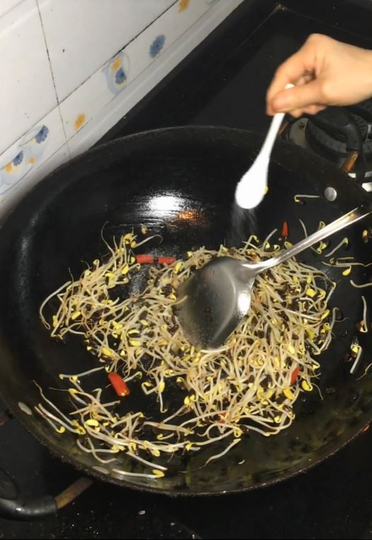 超下飯的素炒黑豆芽的做法-香辣味炒菜譜